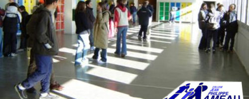 11Faire présenter une expo-quiz® à une classe par une autre : c’est le projet qu’ont mené deux enseignantes du collège JP Rameau de Champagne aux Monts d’or (Rhône) autour de l’expo-quiz® « L’écho de ma langue ». Un projet transversal entre deux classes, une 4e SEGPA et une 6e. Rencontre avec Claire-marie Kern, professeure de français des 6e.