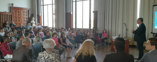 11Présentation officielle à la Mairie de Villeurbanne de « Vivre en ville, parlons-en ! », outil de débat et de réflexion pour promouvoir le « mieux-vivre ensemble » dans l’espace public.