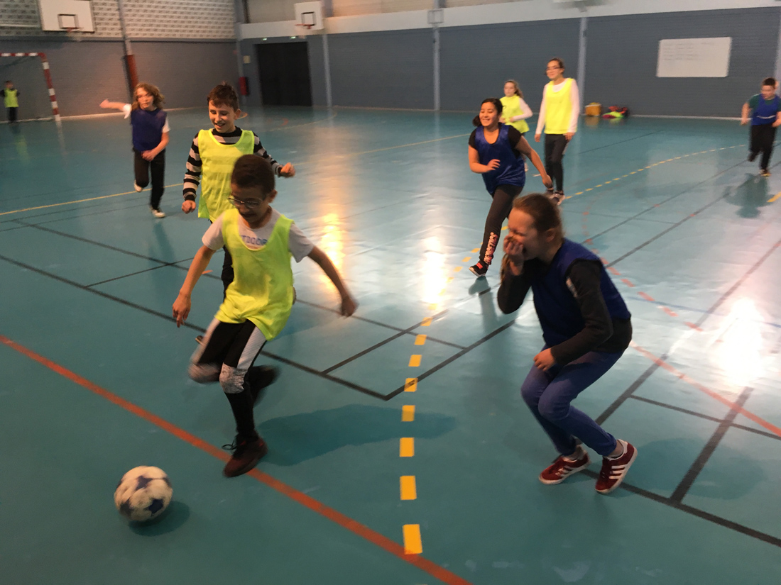 11le football nous sert comme moyen d’accroche pour parler de citoyenneté avec les jeunes, et les expo-quiz® viennent alimenter cette dynamique éducative.