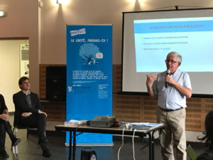 re 2018, l'équipe du Moutard était invitée par la Direction territoriale Protection judiciaire de la jeunesse (DTPJJ) des Bouches-du-Rhône (13) pour le vernissage et le lancement de l'expo-quiz® "La laïcité, parlons-en !" au Centre social de l'Estaque et du bassin de Séon. Après une matinée marquée par la conférence de Nicolas Cadène, rapporteur général de l'Observatoire de la laïcité, Frédéric Touchet du Moutard a présenté la boîte à outils qu’est l’expo-quiz®. Les professionnels présents ont ainsi pu découvrir les kakémonos et tenté de répondre aux questions du quiz. Cela leur a permis de s'interroger sur leurs pratiques éducatives et sur leur posture en tant que médiateurs. Ils sont repartis avec de nombreuses ressources. Une journée particulièrement réussie, comme le montrent les images ci-dessous, et un très beau lancement pour cette nouvelle expo-quiz® !