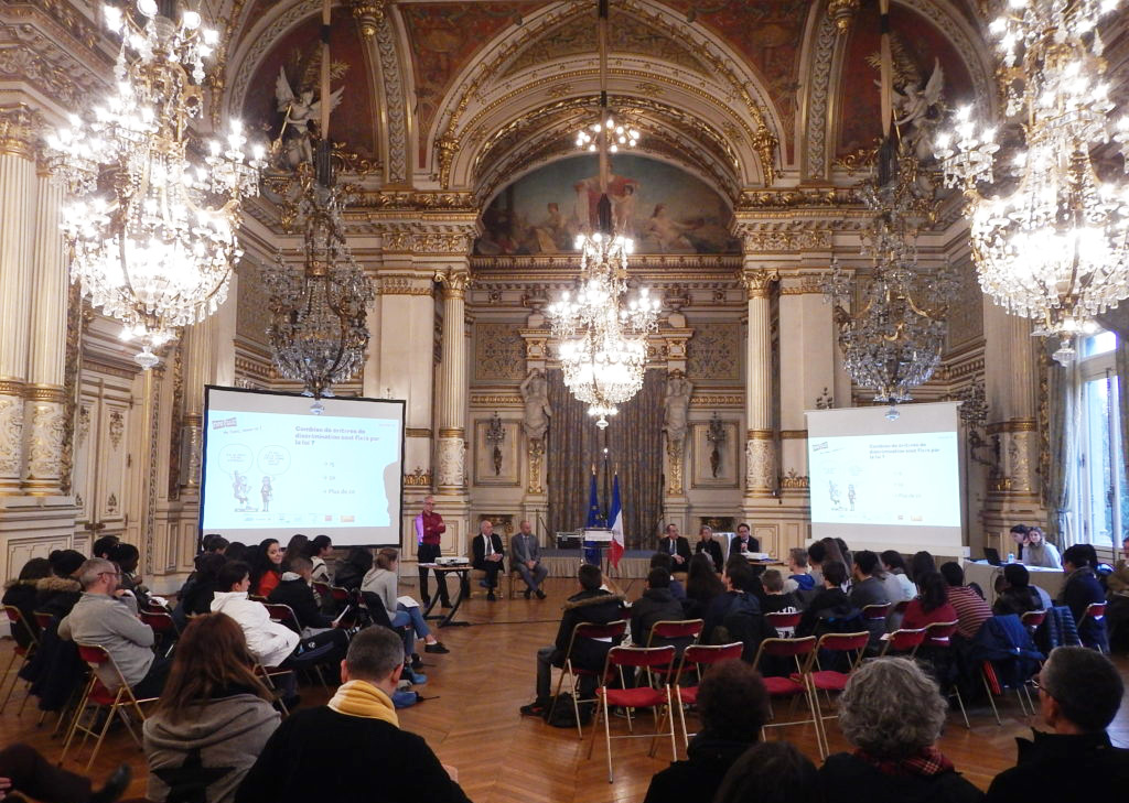 11L’association AIME / Le Moutard a lancé son nouvel outil « Ma France, parlons-en ! » à la préfecture de Lyon (Rhône) le 9 novembre 2016. La présentation de l’expo-quiz® s’est faite en présence de collégiens lyonnais venus du Collège Clémenceau (Lyon 7e) et du Collège Ampère (Lyon 2e).