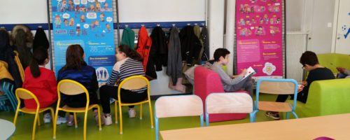 11Chantal de Kermel est chargée de projets Familles à la Direction Éducation Jeunesse de la Mairie de Valence (Drôme, 26). Celle-ci s’est dotée, fin 2017, de l’expo-quiz® junior « De l'école au collège, parlons-en ! ». Chantal de Kermel nous fait découvrir comment ce support est utilisé.