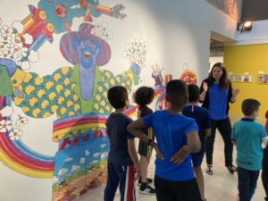 Les enfants débutent l'exposition